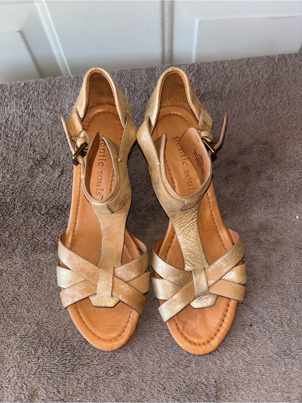 Gentle Souls tan/gold leather sandals size 7M - Picture 2 of 7